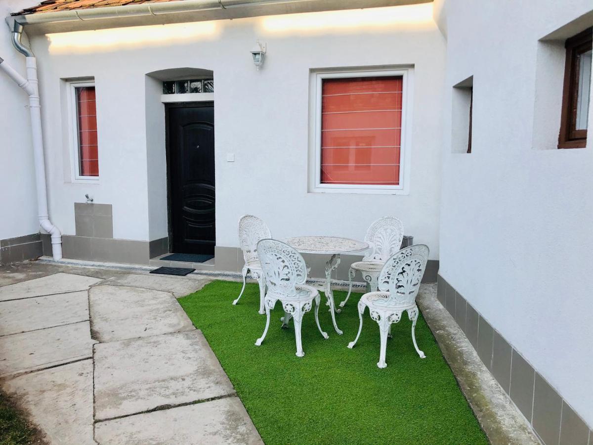 Corte Apartman Pápa Exteriér fotografie