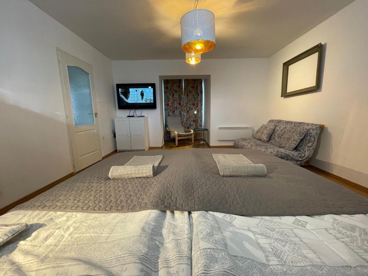 Corte Apartman Pápa Exteriér fotografie